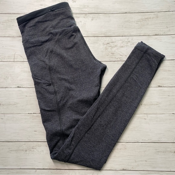 lululemon athletica Pants - Lululemon Athletica Herringbone Full Length Leggings (with back pocket) - Size 8
